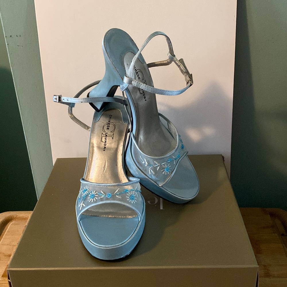 Light Blue sandal heel, never worn